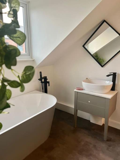 Canalside Terrace-Boutique Stay Worcester City 외부 사진